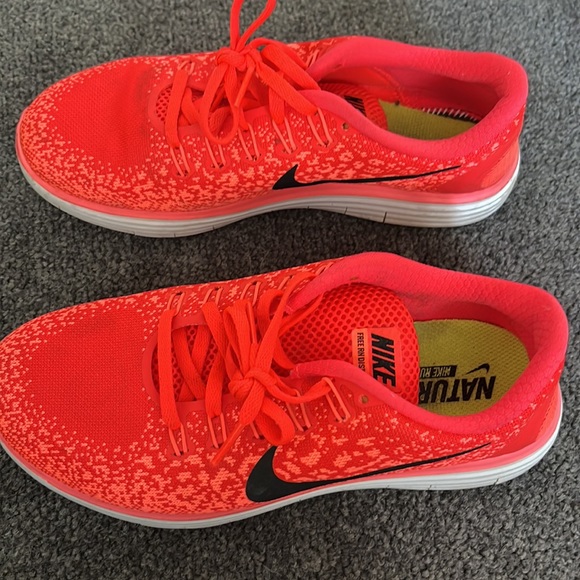 Like new!! Orange Nike Running Shoes - Picture 2 of 2